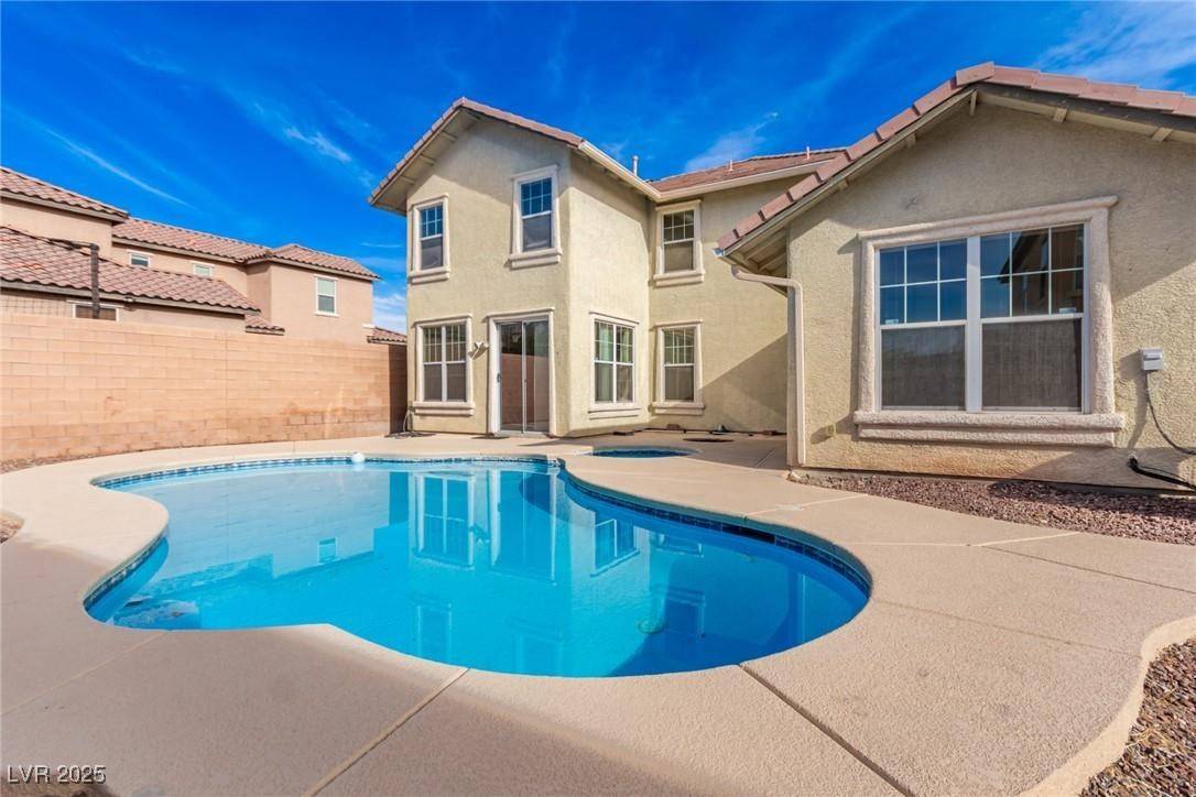 North Las Vegas, NV 89081,5861 Lakeland Village DR