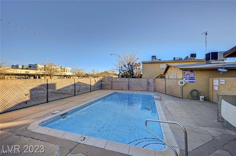 Las Vegas, NV 89119,3821 1/2 Daisy ST #25