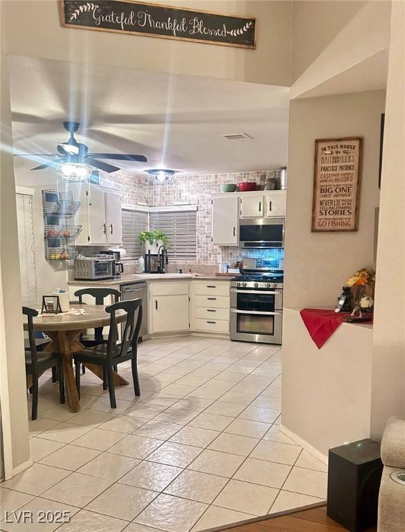 Henderson, NV 89002,533 Calypso DR
