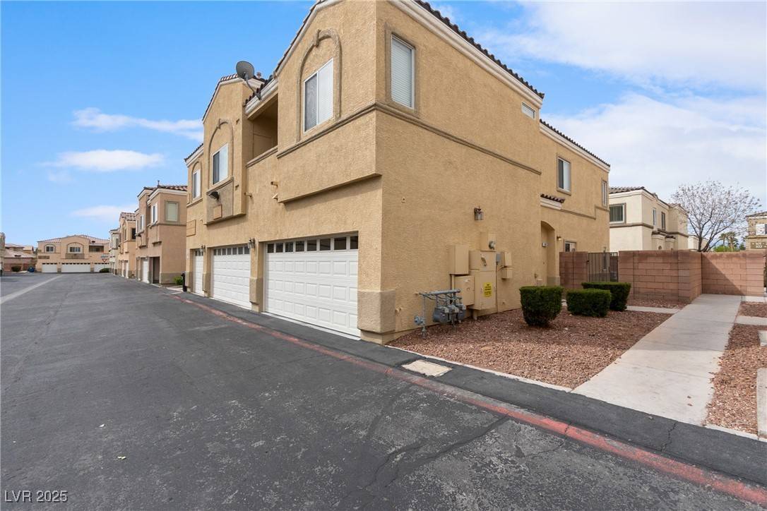 North Las Vegas, NV 89081,6325 Snap Ridge ST #102