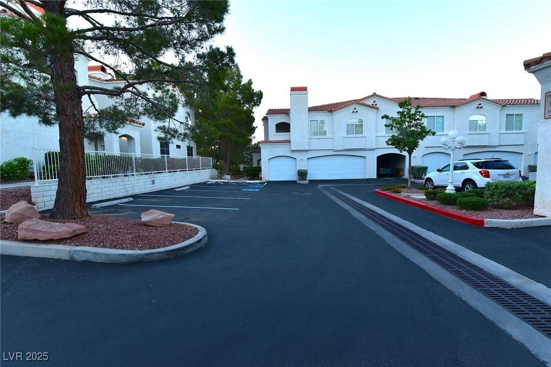 Henderson, NV 89074,2975 Bluegrass LN #824