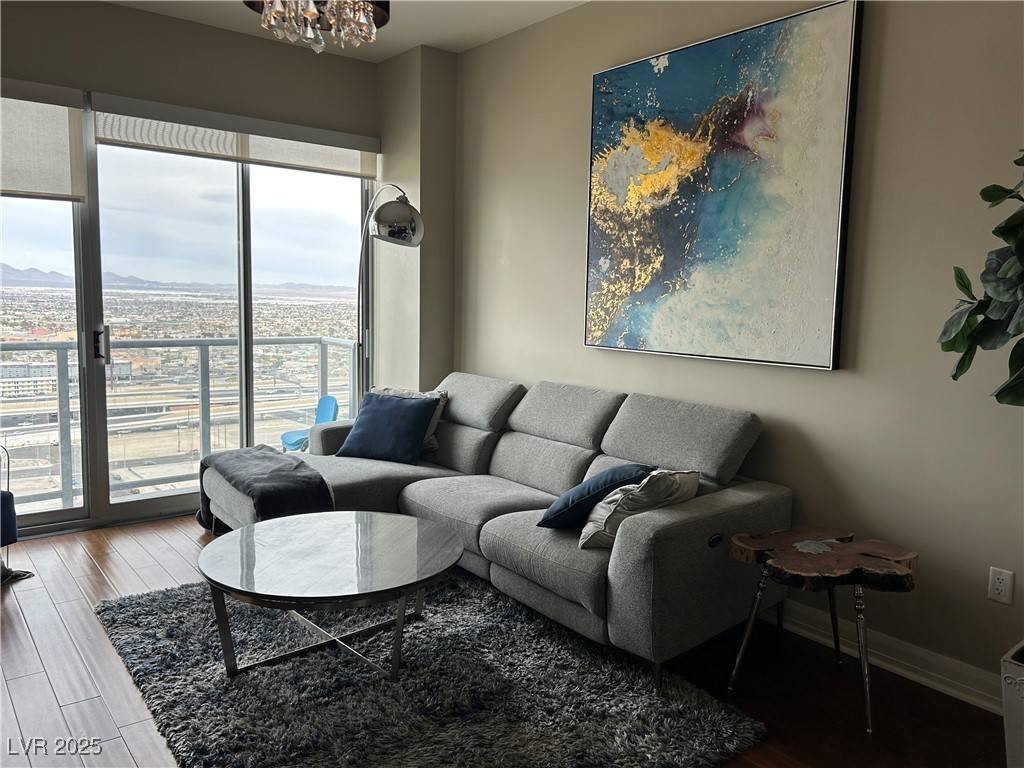 Las Vegas, NV 89101,150 N Las Vegas BLVD #2201