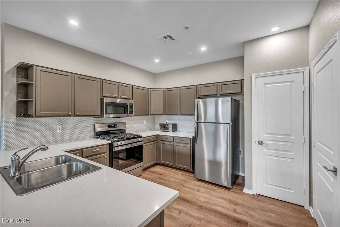 Las Vegas, NV 89144,1012 Domnus LN #105