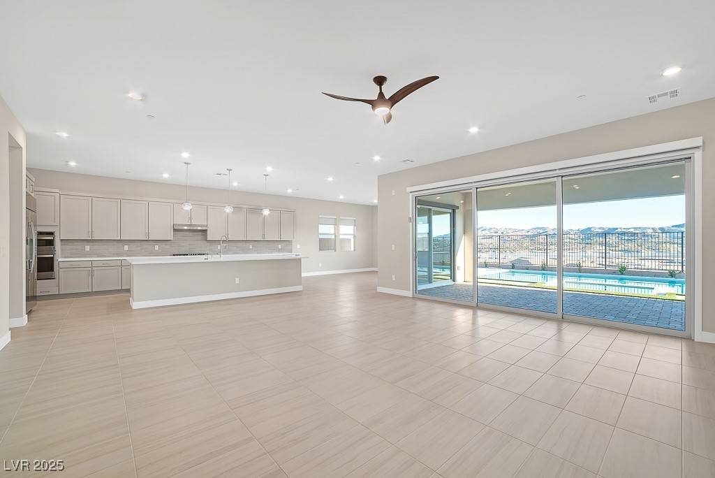 Henderson, NV 89011,369 Portus Delphini CT