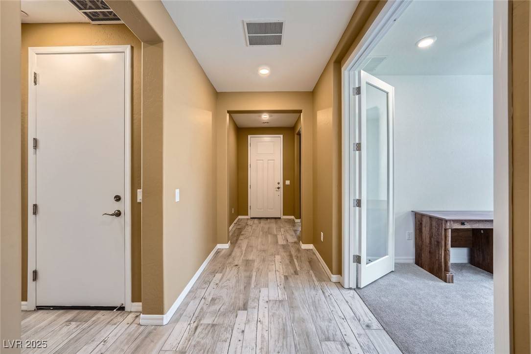 Henderson, NV 89011,243 Sun Glaze AVE