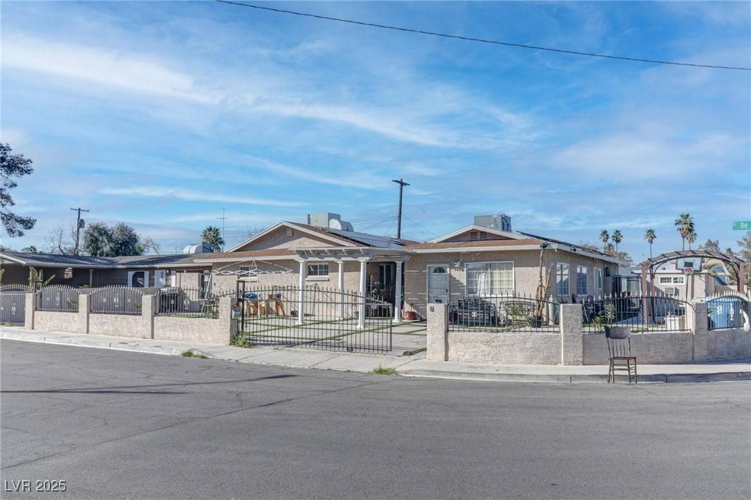 Las Vegas, NV 89119,944 De Met DR