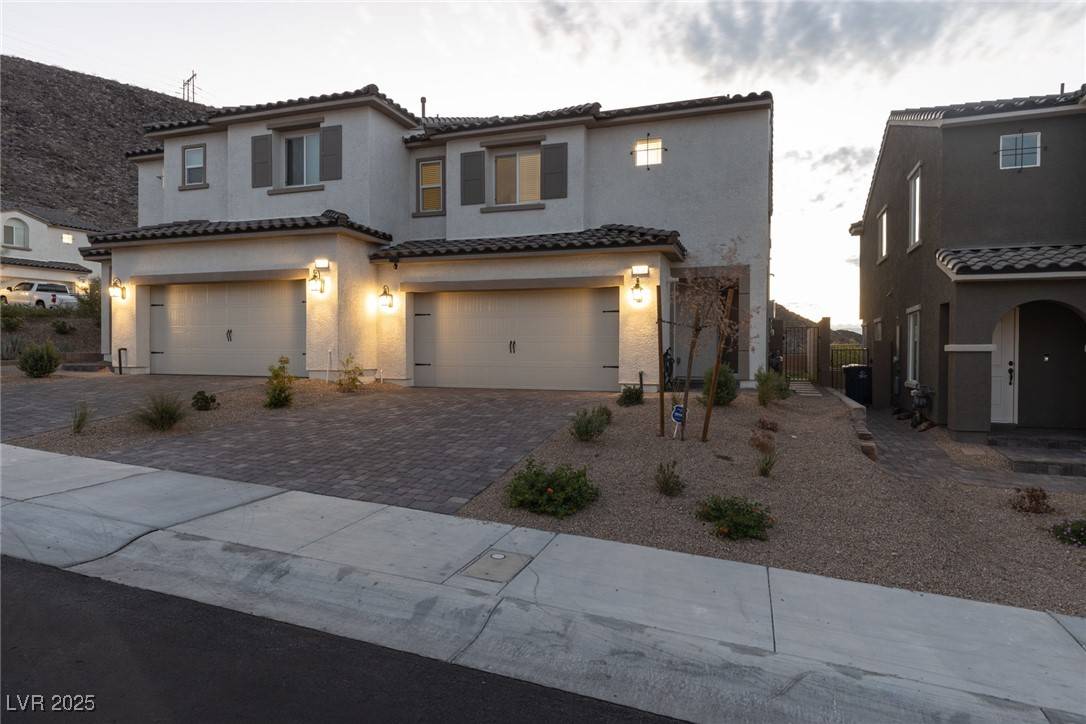 Henderson, NV 89012,378 Rosefinch ST