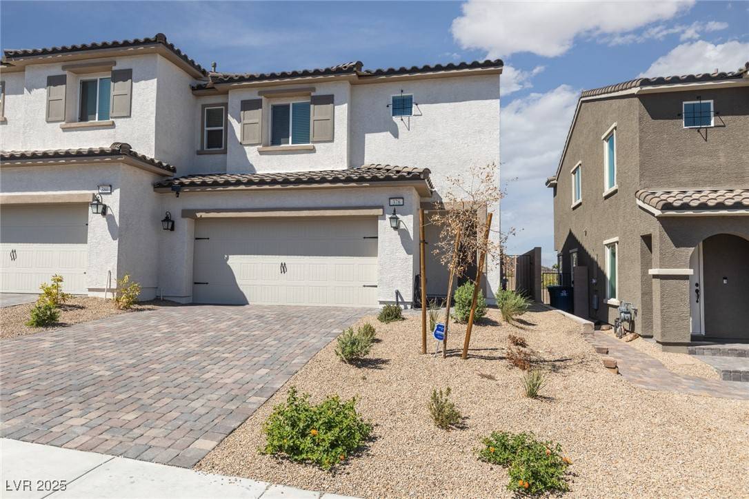 Henderson, NV 89012,378 Rosefinch ST