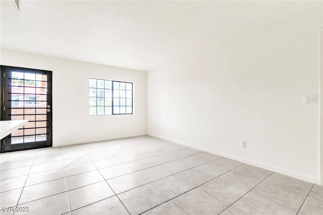 Las Vegas, NV 89103,4131 Gannet CIR #389