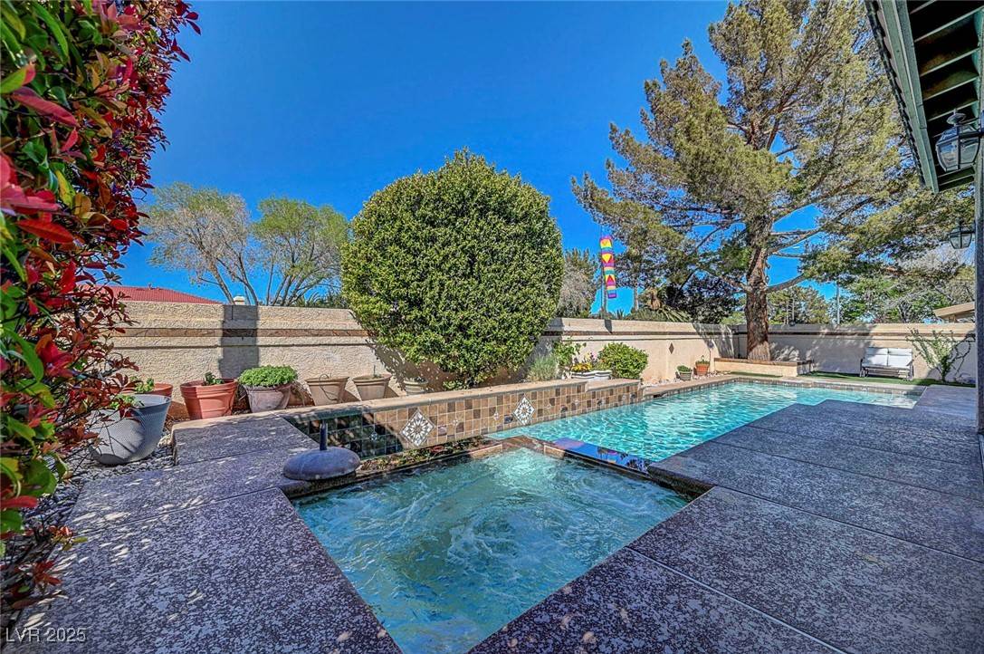 Las Vegas, NV 89129,7420 Enchanted Hills CT