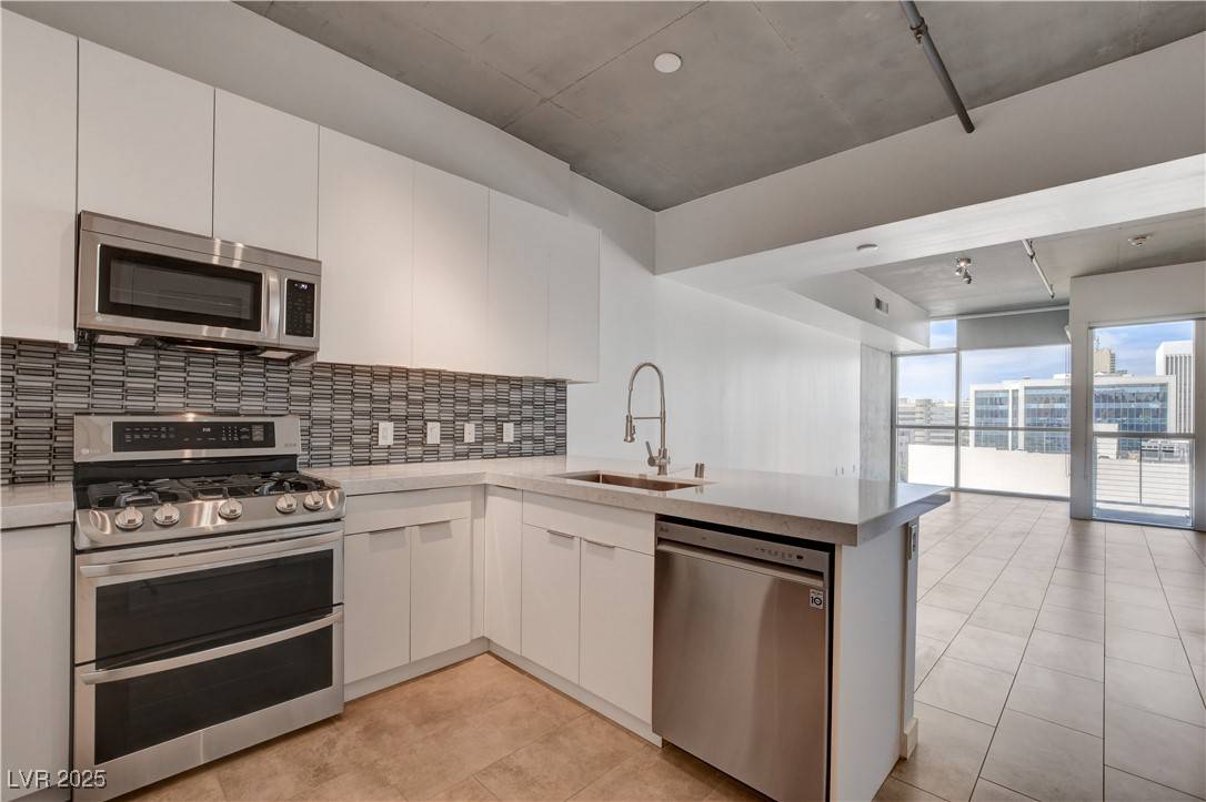 Las Vegas, NV 89101,353 E Bonneville AVE #904
