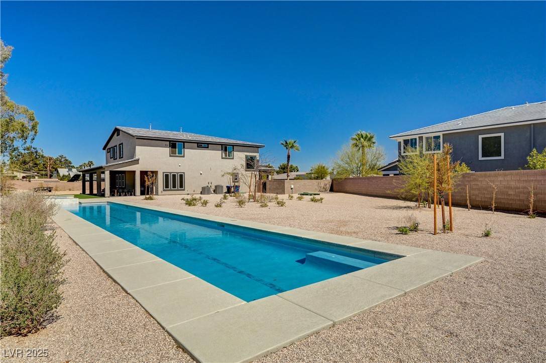 Las Vegas, NV 89117,7736 Tioga Ridge CT