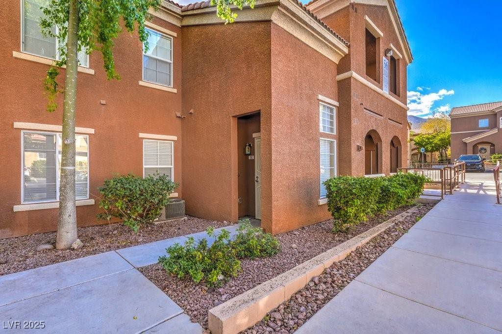 Las Vegas, NV 89129,3920 Legend Hills ST #202