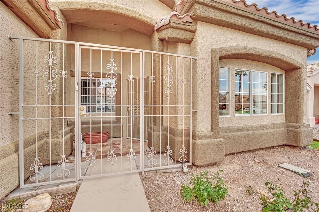 Las Vegas, NV 89147,4322 Summers Shade ST