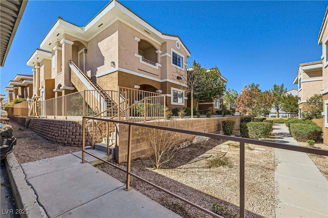 Henderson, NV 89052,830 Carnegie ST #724