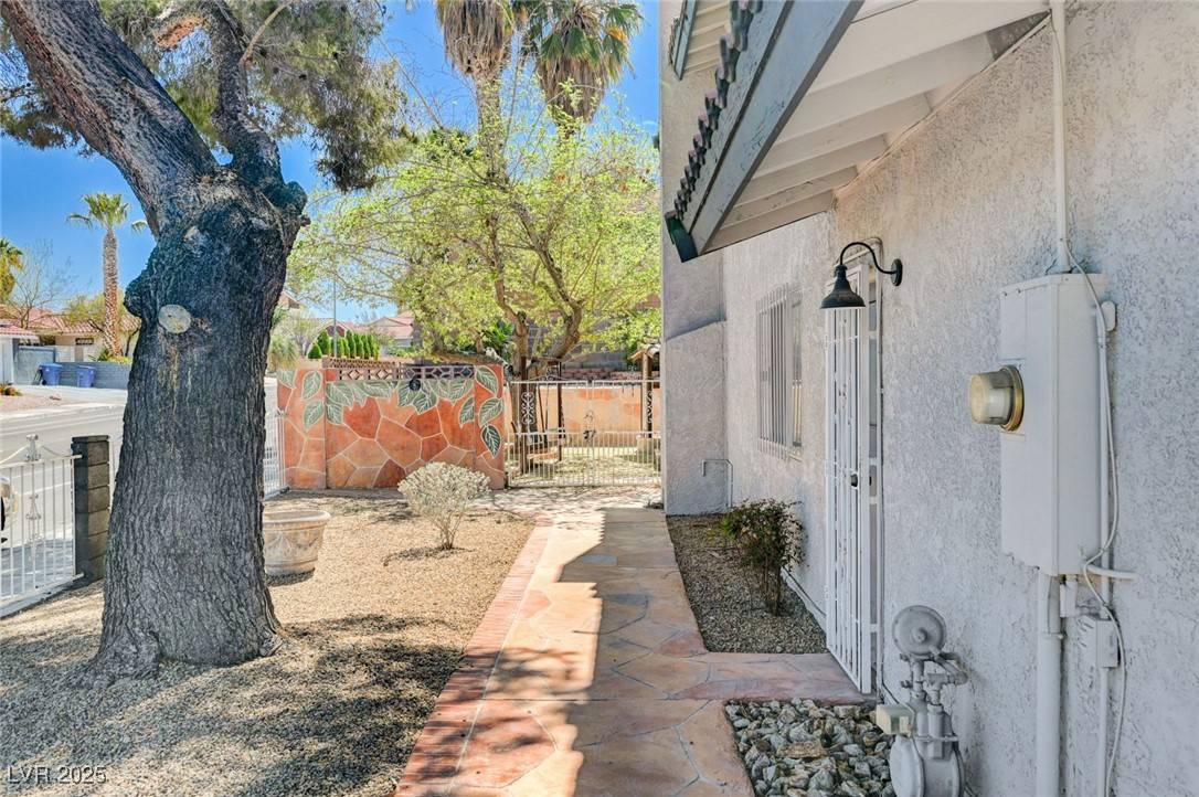 Las Vegas, NV 89103,5049 Hibbetts CT