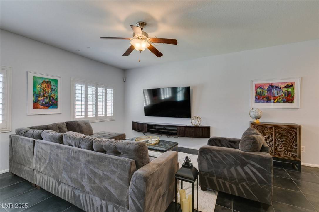 Henderson, NV 89012,129 Errogie ST