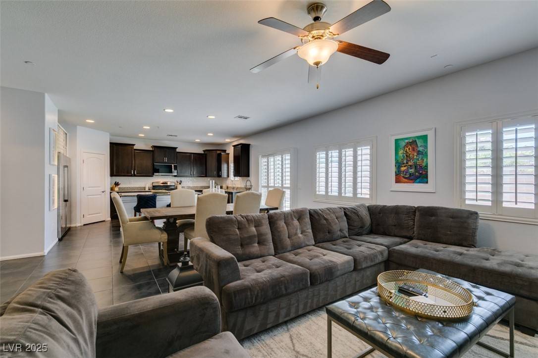 Henderson, NV 89012,129 Errogie ST