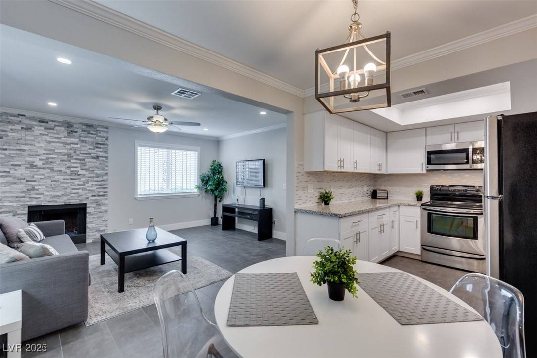 Las Vegas, NV 89119,1701 E Katie AVE #51