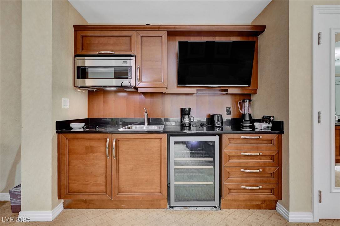 Las Vegas, NV 89109,135 E Harmon AVE #405