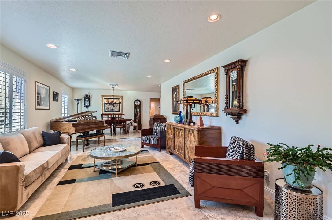 Las Vegas, NV 89121,3788 Forestcrest DR