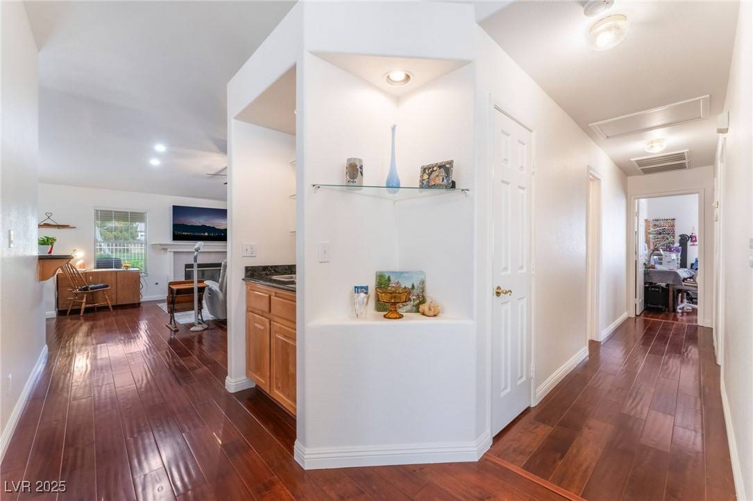 Las Vegas, NV 89130,5433 Honey Mesquite LN