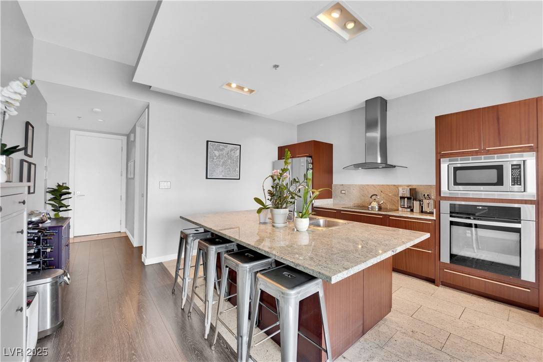 Las Vegas, NV 89103,4471 Dean Martin DR #2204