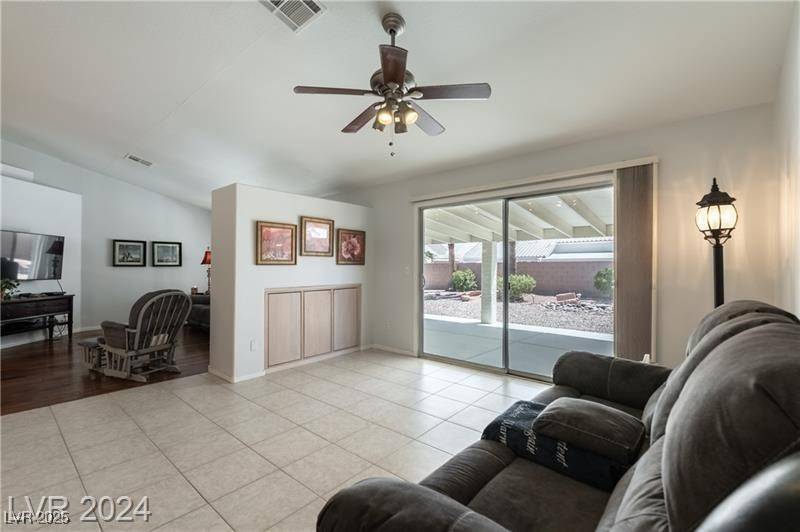 Las Vegas, NV 89122,6311 Maxwood CT
