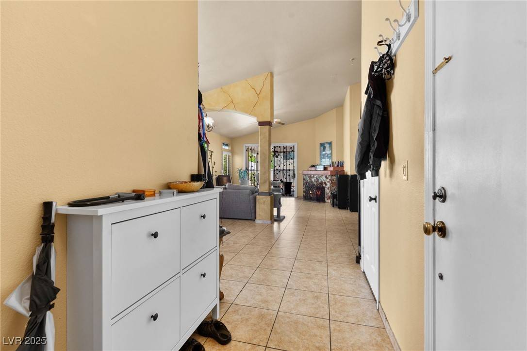 Las Vegas, NV 89120,5752 Shermer CT