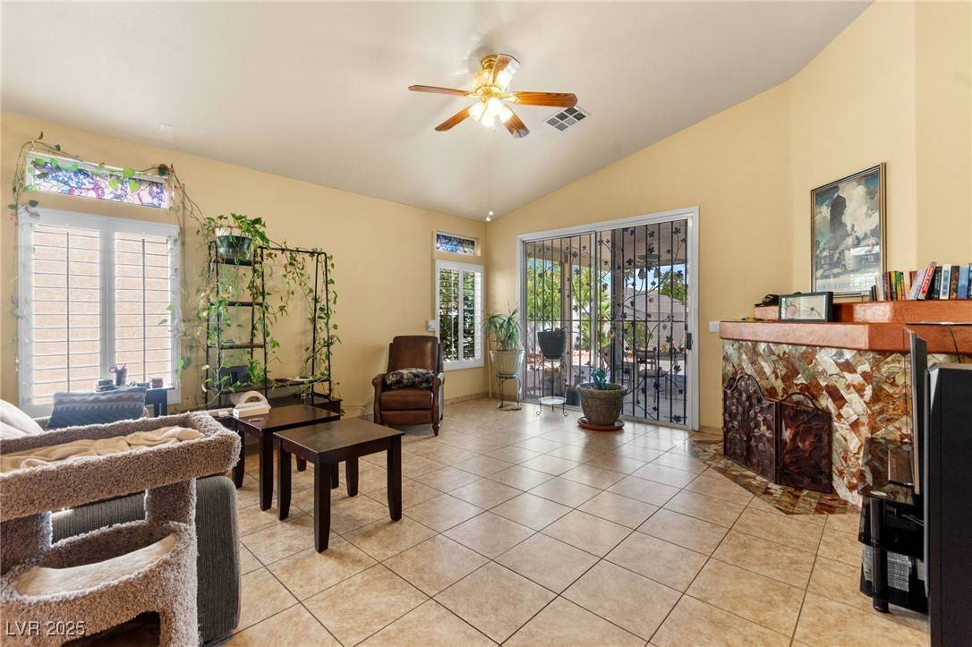 Las Vegas, NV 89120,5752 Shermer CT