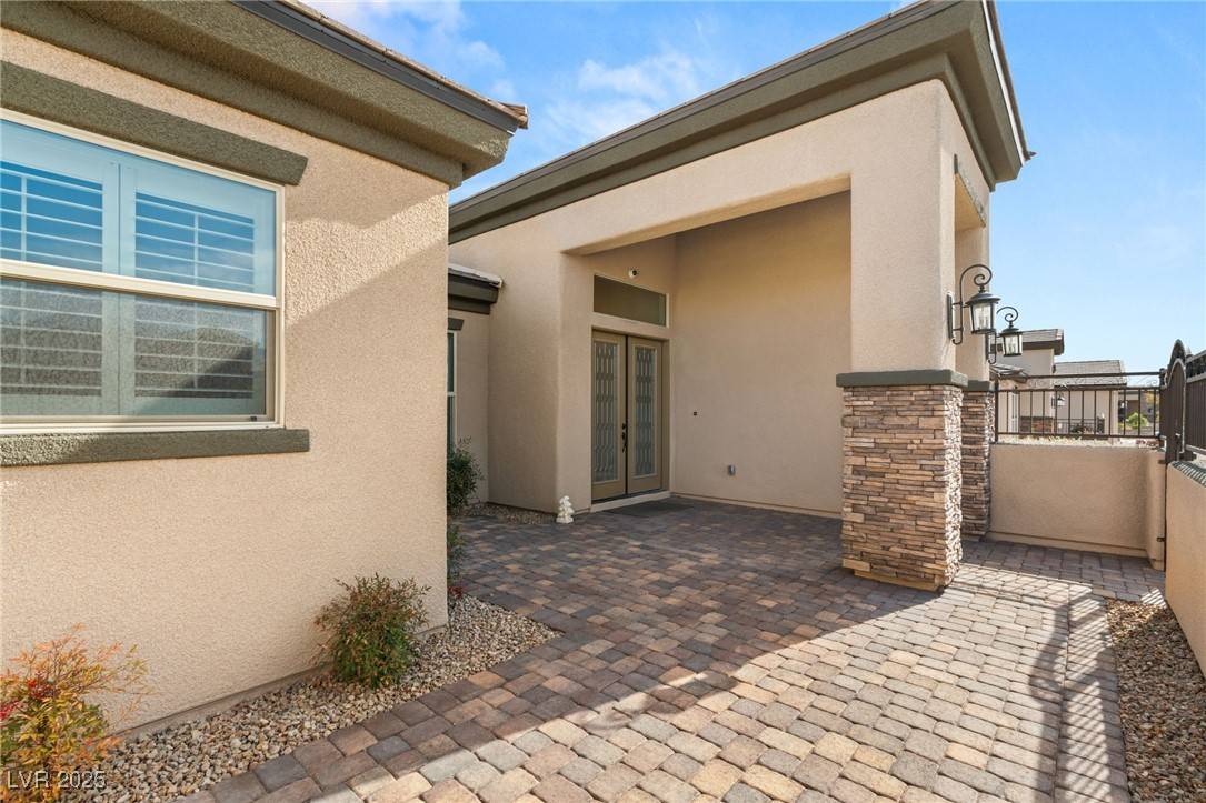 Las Vegas, NV 89149,5860 Noah Springs CT