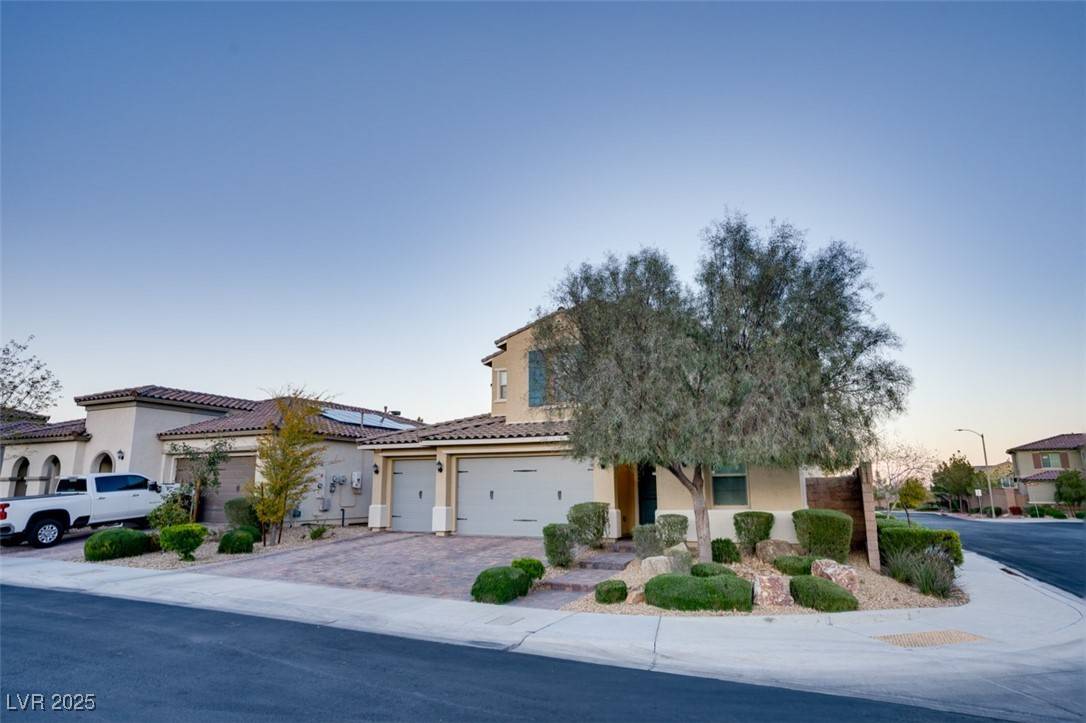 Las Vegas, NV 89166,8136 Canyon Grassland ST
