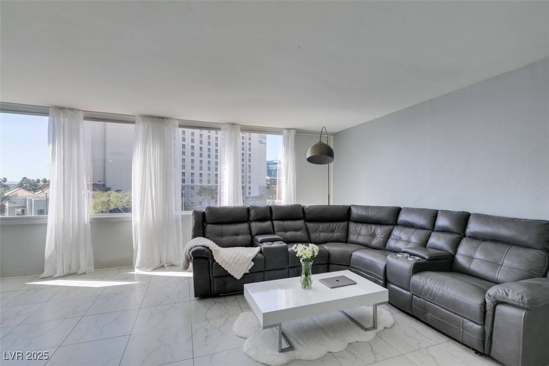 Las Vegas, NV 89169,205 E Harmon AVE #511