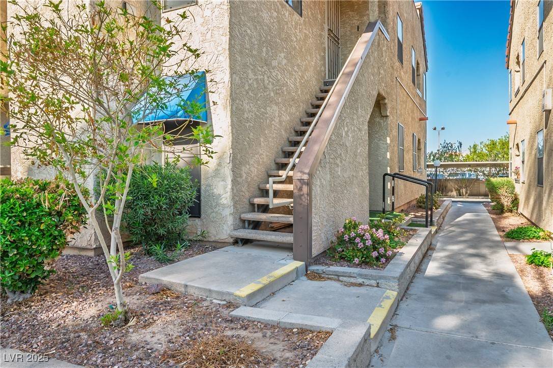 Las Vegas, NV 89102,4722 Obannon DR #D