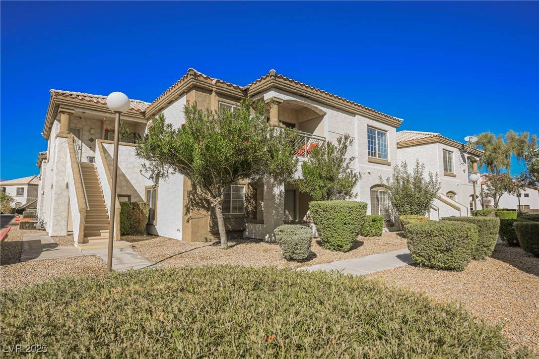Las Vegas, NV 89130,6901 Squaw Mountain DR #201
