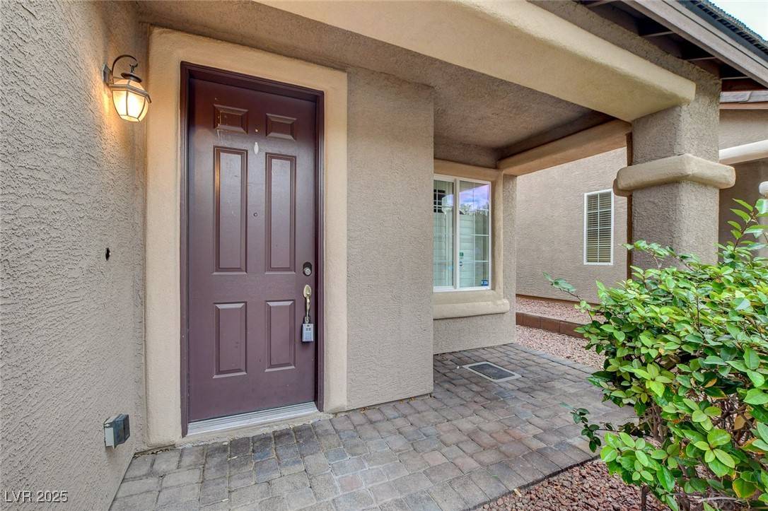 Las Vegas, NV 89148,9939 Burton Lake CT