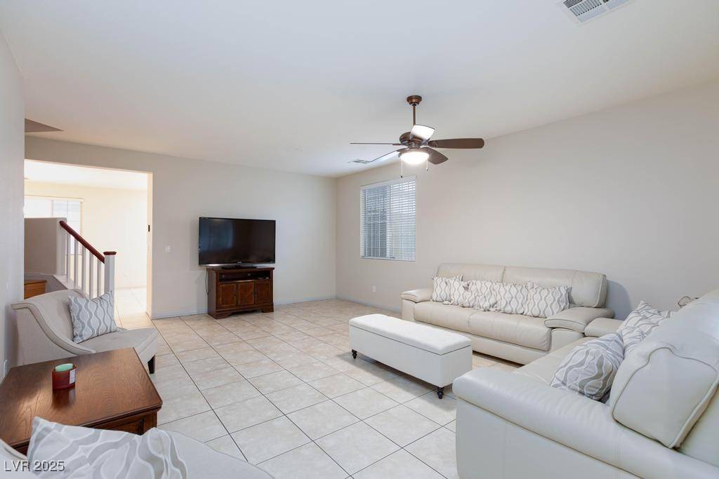 Las Vegas, NV 89117,3043 Jacaranda DR