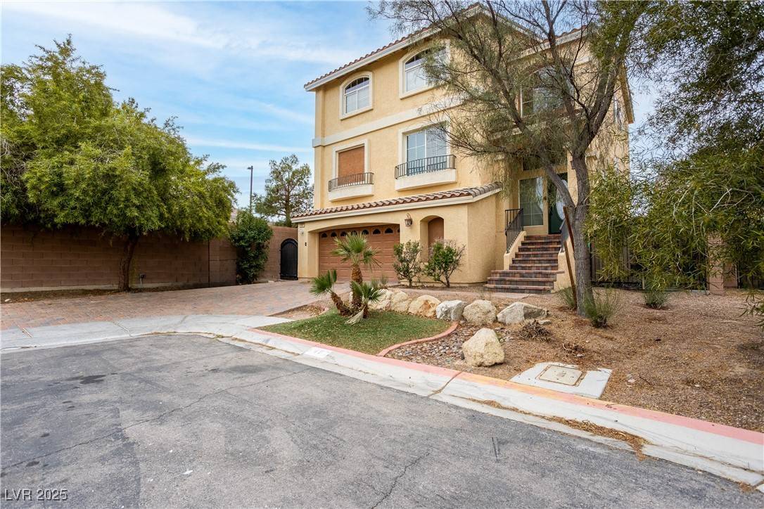 Las Vegas, NV 89139,8467 Bismark Sapphire ST