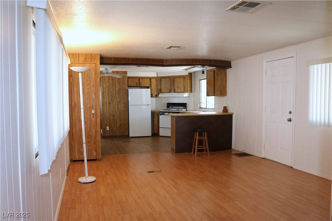 Las Vegas, NV 89103,4633 Royal Ridge BLVD