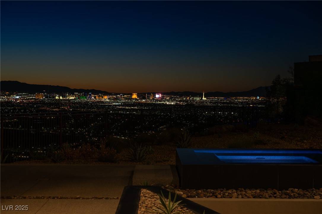 Henderson, NV 89012,21 Rockstream DR