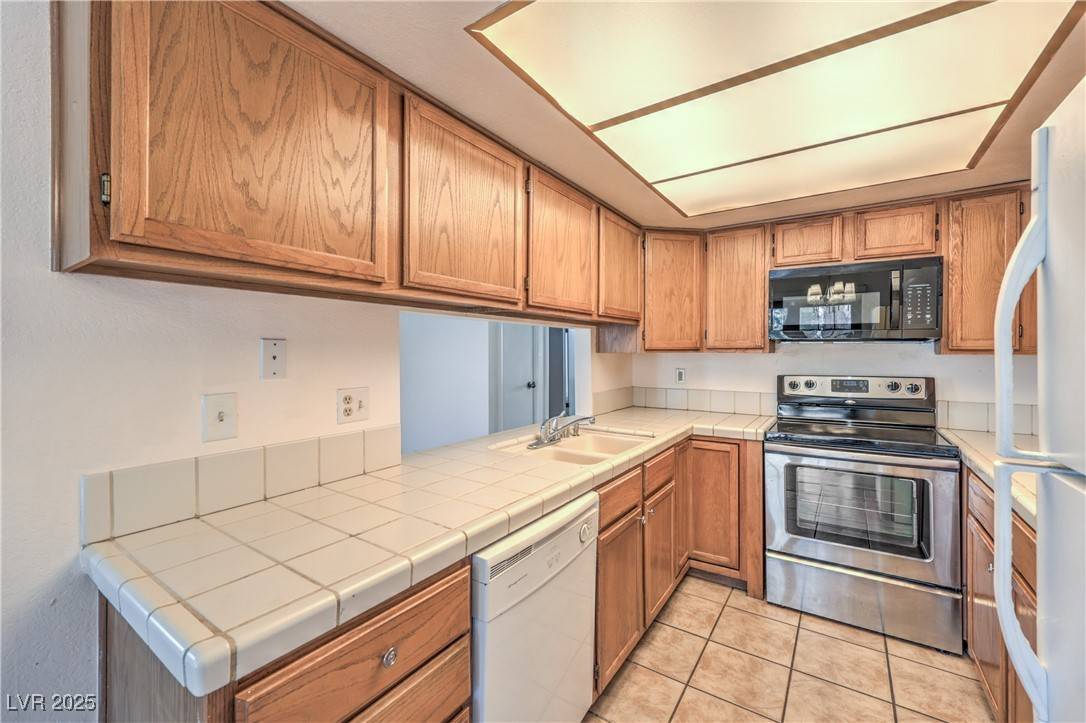 Las Vegas, NV 89119,5068 Jeffreys ST #202