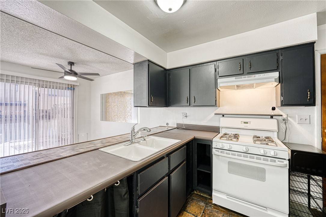 Las Vegas, NV 89119,1501 Living Desert DR #A