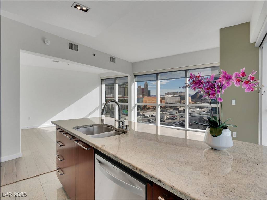 Las Vegas, NV 89103,4471 Dean Martin DR #1001
