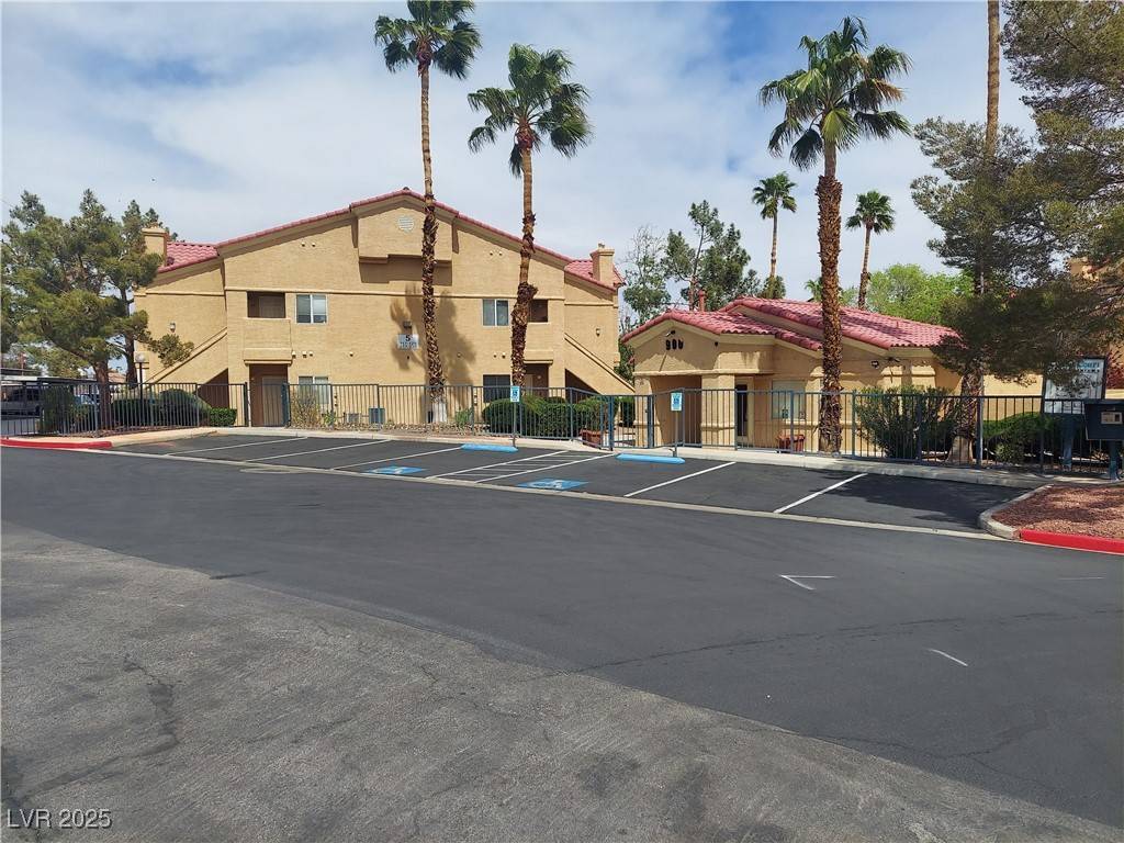 Las Vegas, NV 89145,900 Heavenly Hills CT #219
