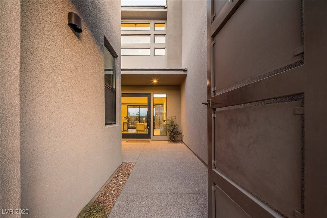 Las Vegas, NV 89135,18 GARDEN RAIN DR