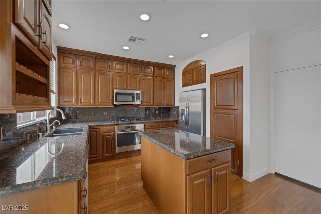 Las Vegas, NV 89144,10804 Palatine CT
