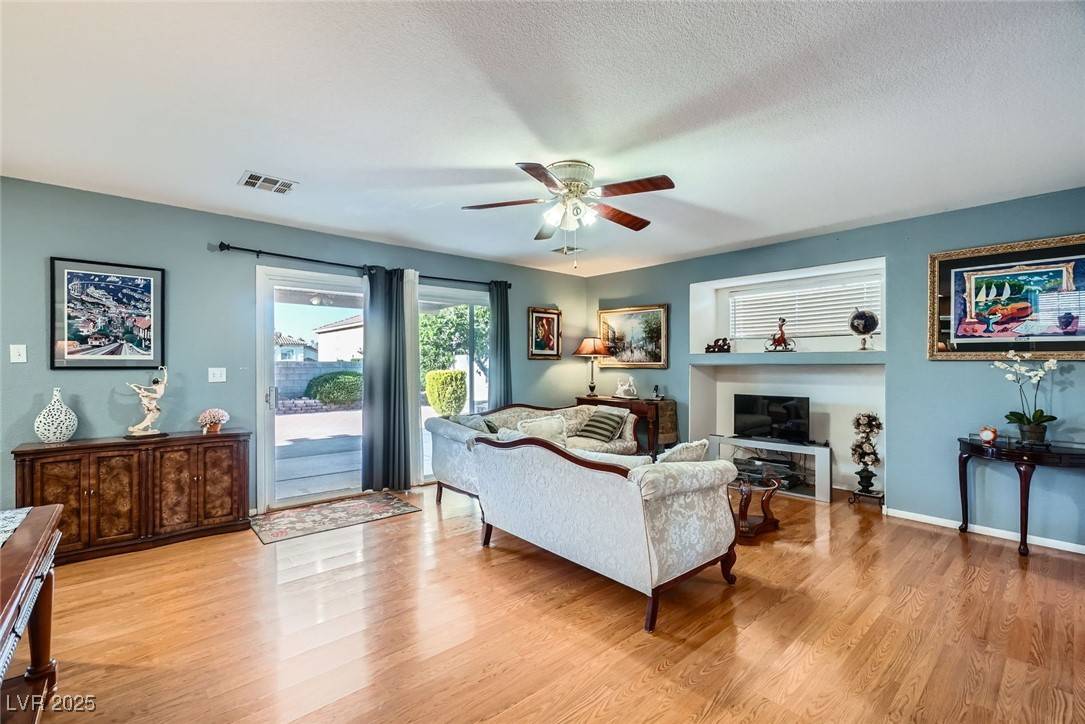 Las Vegas, NV 89113,8476 Tackle Box CT