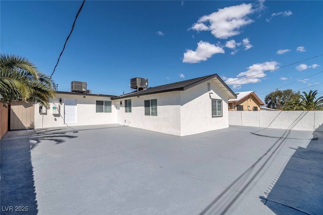 Las Vegas, NV 89101,724 N 9th ST