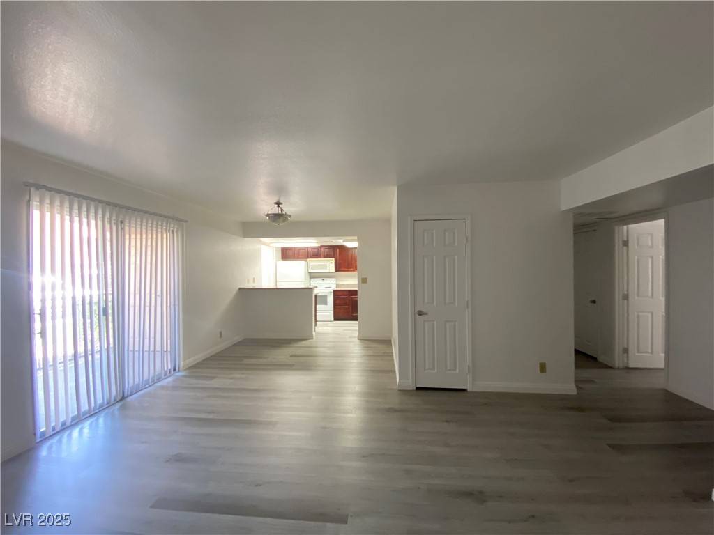 Las Vegas, NV 89103,5221 River Glen DR #195