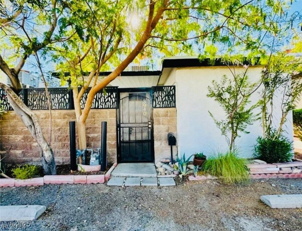 Las Vegas, NV 89119,3940 Voxna ST